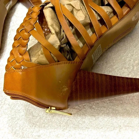 Vince Camuto sandals Size 9.5 - Picture 4 of 10